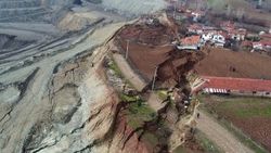 Bolu'da heyelan bölgesi havadan görüntülendi