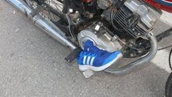 Motosiklet yayaya çarptı: 2 yaralı