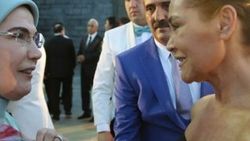 Hülya Avşar'dan dekolte açıklaması