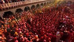 Hindistan'da renklerin bayramı: Holi Festivali