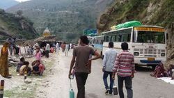 Hindistan'da toprak kayması: 13 bin Hindu mahsur