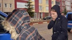 Jandarmayı gördü çaldığı altınları yuttu