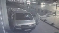 Bağcılar'da hırsızlık anı güvenlik kamerasında