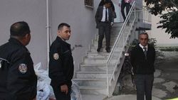 Evine hırsız giren adamın karısı öldürüldü