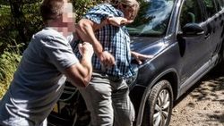 Hollanda polisi foto muhabirinin fotoğraflarına el koydu