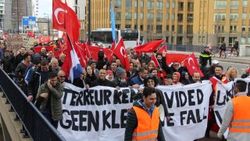 Terör saldırıları Hollanda'da protesto edildi
