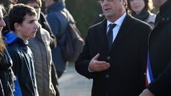 Hollande'dan Romanlara tarihi özür