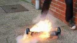Yeni alınan hoverboard alev aldı İZLE