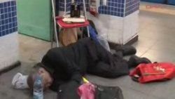 Metroda saz çalarken kalp krizi geçirdi