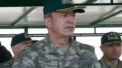 Hulusi Akar'dan terörle mücadelede kararlılık mesajı