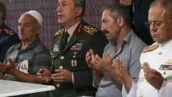 Genelkurmay Başkanı Akar'dan şehit evine ziyaret