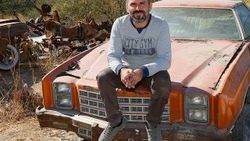 Hurda otomobilleri ilk günkü hallerine döndürüyor