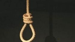 73 yaşındaki kadın kendini asarak intihar etti