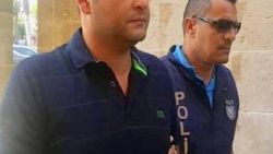Interpol tarafından kırmızı bültenle aranan kişi teslim oldu