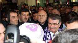 Havalimanında İdris Naim Şahin izdihamı