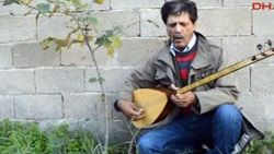 Aydınlı saz ustası ağaçlarını türküyle büyütüyor İZLE