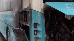 E-5'te motoru alev alan halk otobüsü trafiği kilitledi İZLE