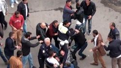 Karabük'te kızlara laf atan adama linç girişimi