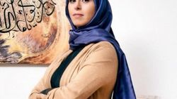Niran Ünsal: Soyunan bu ülkede ödül alıyor