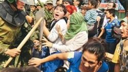 Çin'de güvenlik güçleri Kur'an kursunu bastı