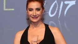 Sıla saçlarını boyattı