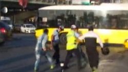 Mecidiyeköy'de trafikte cam silme kavgası
