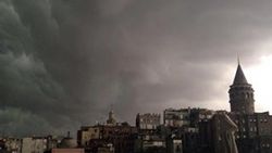 İstanbul'da şiddetli fırtına etkili oldu