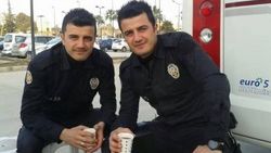 Darbeci askerlerle çatışan ikiz polisler şehit düştü