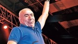 İlyas Salman: Masam dolu kasam boş