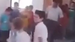 Çocuklara camiyi sevdirmek için futbol oynayan imam