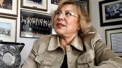 İmren Aykut: Erkek kadına koltuk kaptırmak istemiyor
