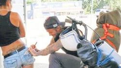 Beckham hayranlarına imza dağıttı
