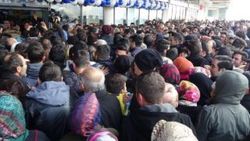 Teknoloji mağazası açılışında indirim izdihamı