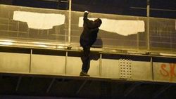 Sivas'ta intihara kalkışan genci polis ikna etti