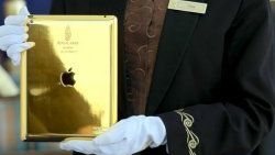 Otel müşterilerine altın iPad hizmeti