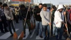 İran'da Kızıl Çarşamba'yı kutlayanlara sokak süpürme cezası