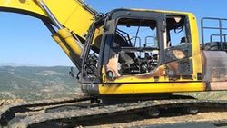 Bingöl’de terörstler iş makinalarını yaktı