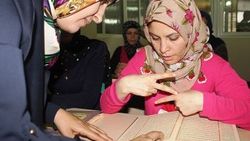 İşaret diliyle Kur'an okumayı öğreniyorlar