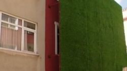 İşçilerin kaldığı binanın önü kapatıldı