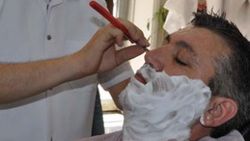 IŞİD'lilere benzememek için sakallarını kestiriyorlar