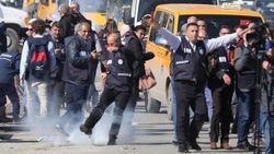 İsrail askerleri, gazetecilerin eylemlerine müdahale etti
