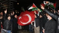 İsrail Başkonsolosluğu önünde ezan protestosu