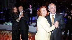 İstanbul Valisi ve Emniyet Müdürü eşleriyle dans pistinde