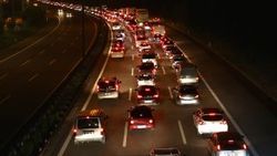 İstanbul'a dönüş trafiği Sapanca'ya ulaştı