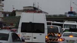 İstanbul'da sağanak yağış hayatı felç etti