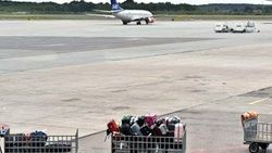 Kaçak göçmen uçakta donmak üzereyken bulundu
