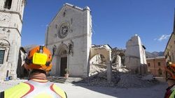 İtalya'da deprem bölgesinde zemin 70 santimetre çöktü