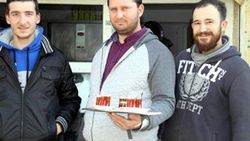 İzmir'in çifte diplomalı çaycısı