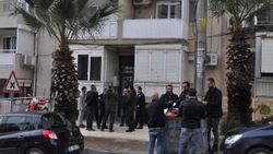 Emekli albay, oğlunu başından vurup intihar etti