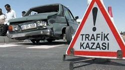 İzmir'de otomobil bahçeye devrildi: 2 yaralı